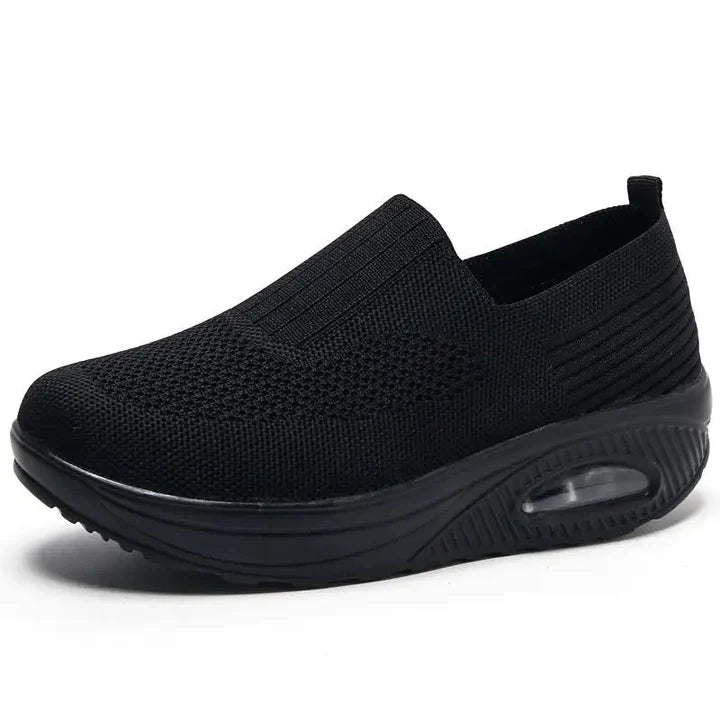 atmungsaktive-plateausneaker-seitenansicht-mesh-obermaterial-gepolsterte-sohle