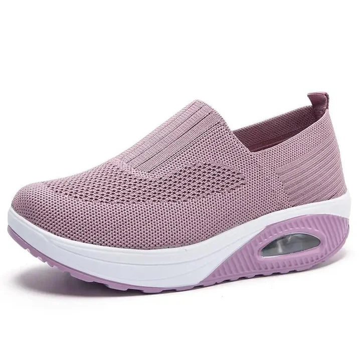 atmungsaktive-plateausneaker-seitenansicht-mesh-obermaterial-gepolsterte-sohle