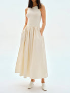 ärmelloses-maxikleid-mit-taschen-eleganter-casual-look