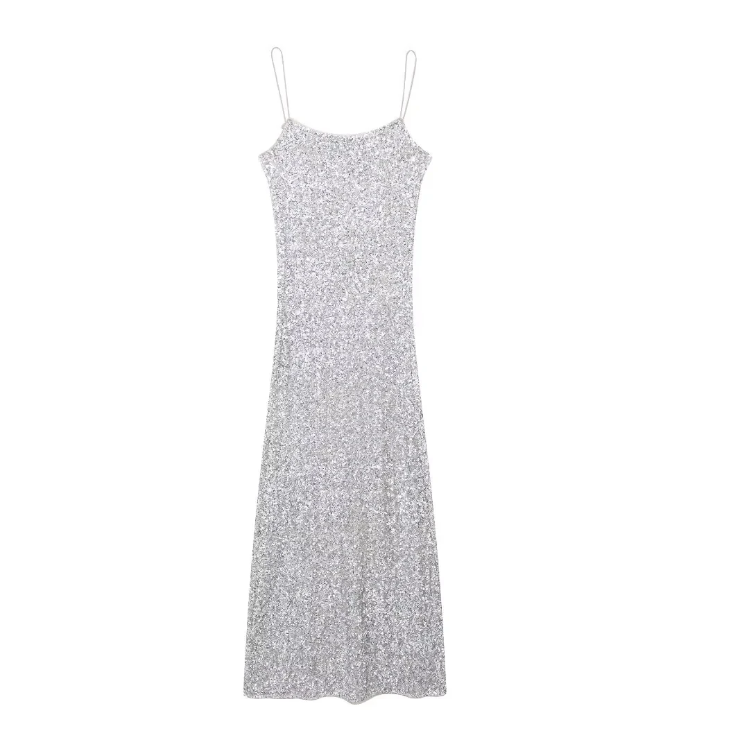 Schmales-Midikleid-mit-Spaghettiträgern-und-vollständigem-Paillettenbesatz-für-einen-funkelnden-und-eleganten-Look
