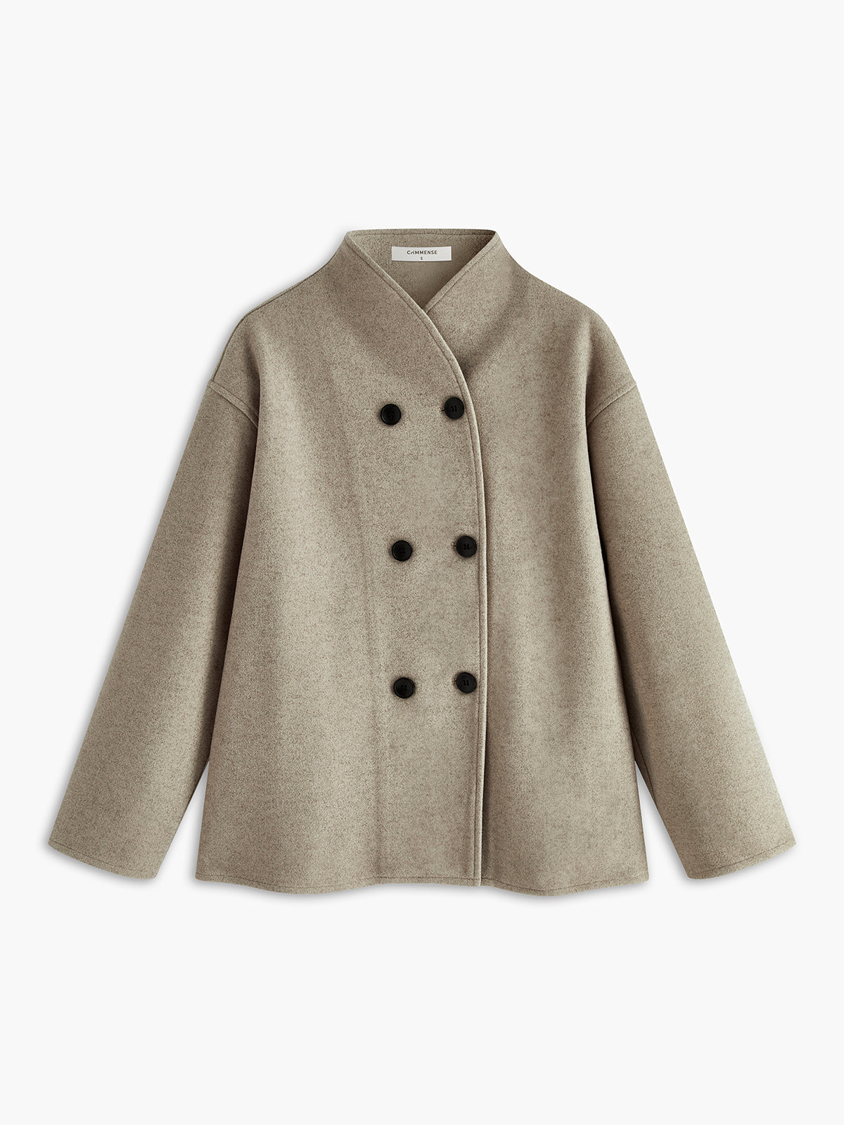 Kurzer–Mantel–mit–doppelter–Knopfleiste–klassisch–und–modern–für–jedes–Outfit