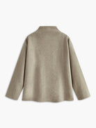Kurzer–Mantel–mit–doppelter–Knopfleiste–klassisch–und–modern–für–jedes–Outfit