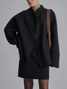Kurzer–Mantel–mit–doppelter–Knopfleiste–klassisch–und–modern–für–jedes–Outfit