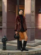 Biker–Jacke–in–Weinrot–mit–Kunstpelzfutter–für–einen–warmen–und–stylischen–Look