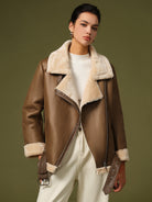 Biker–Jacke–in–Weinrot–mit–Kunstpelzfutter–für–einen–warmen–und–stylischen–Look