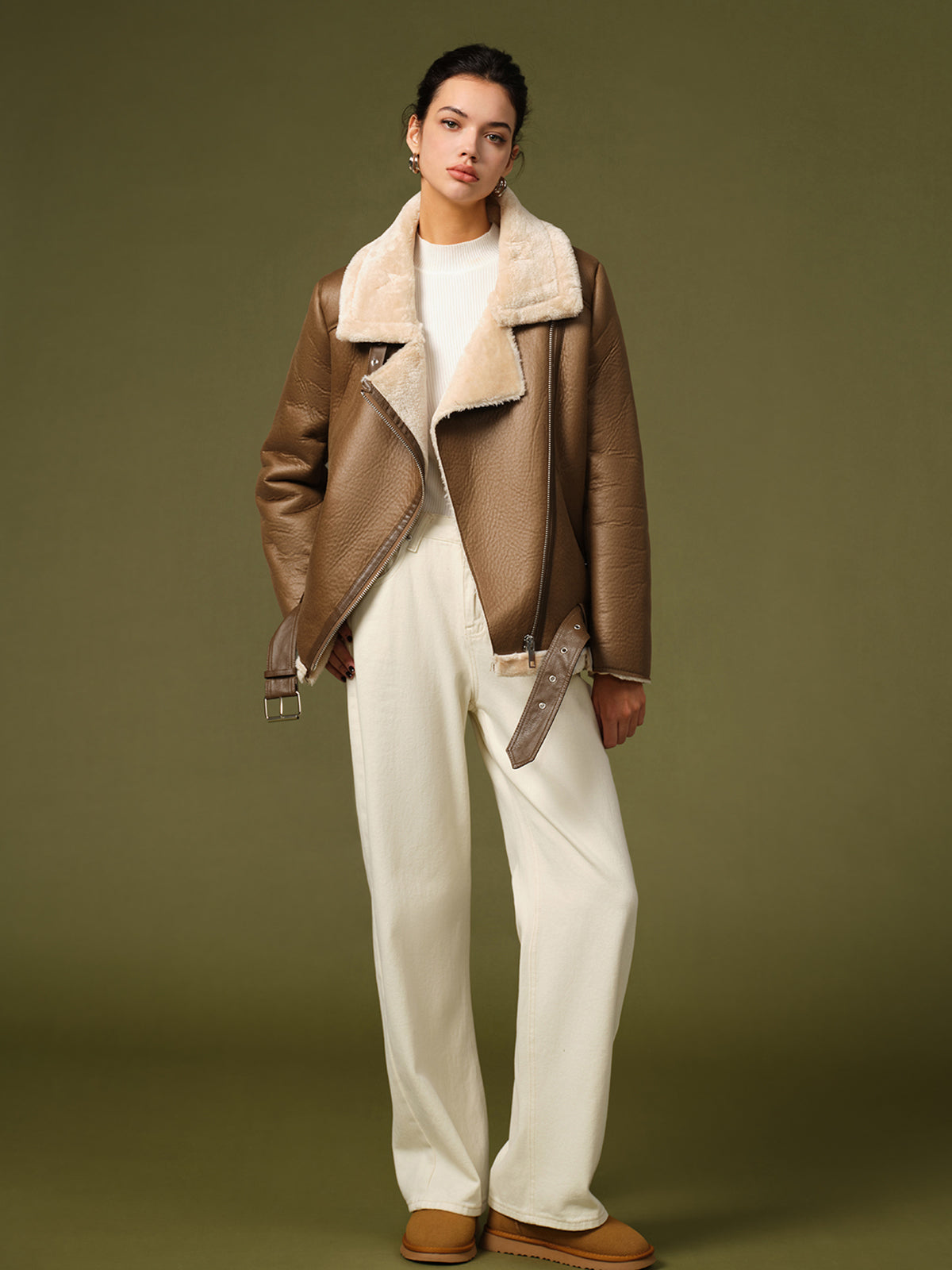 Biker–Jacke–in–Weinrot–mit–Kunstpelzfutter–für–einen–warmen–und–stylischen–Look