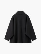 Eleganter-kurzmantel-mit-knopfverschluss-und-schlichtem-schnitt,-ideal-für-einen-zeitlosen-look.