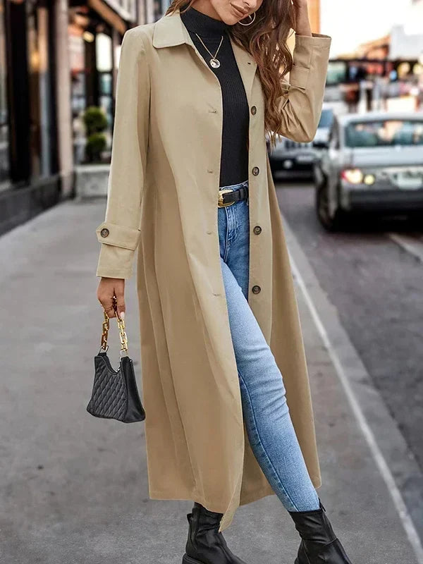 Ein-langer-Mantel-mit-Knopfverschluss-und-klassischem-Kragen,-kombiniert-mit-einem-modischen-Outfit-für-den-städtischen-Stil
