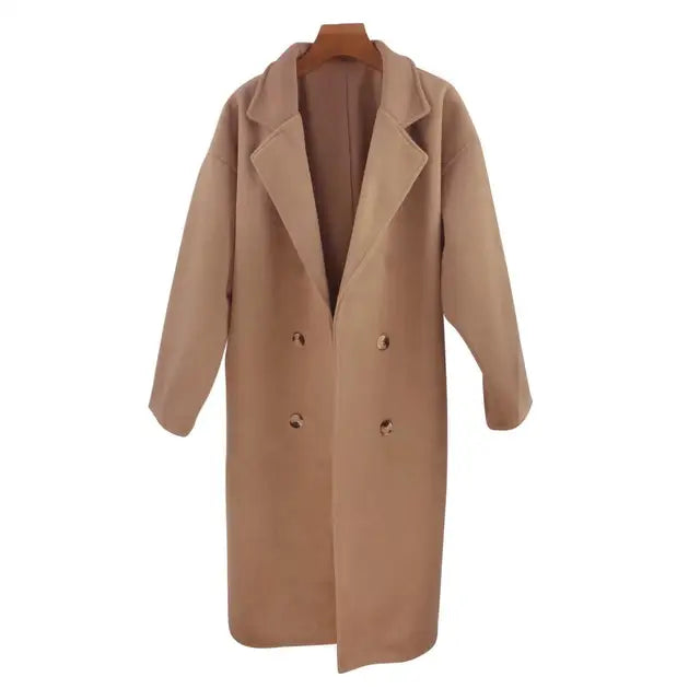 Ein-moderner-Zweireiher-Mantel-mit-lockerer-Passform-und-lässigem-Lapel-Design,-perfekt-für-herbstliche-und-winterliche-Outfits.