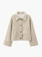 Beige–Kurzjacke–zeitlos–minimalistisch–leicht–warm–herbstlich–vielseitig–lässig