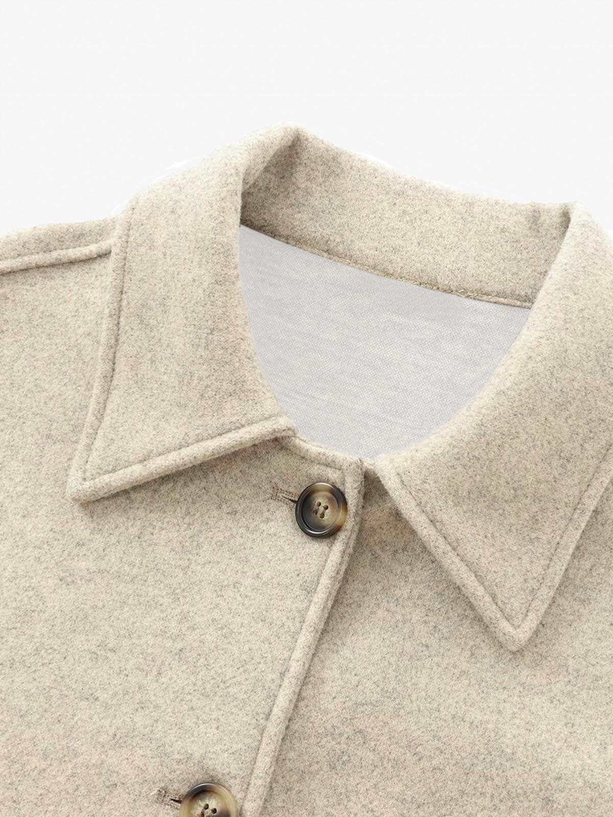 Beige–Kurzjacke–zeitlos–minimalistisch–leicht–warm–herbstlich–vielseitig–lässig