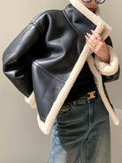 Kunstlederjacke–schwarz–gefüttert–kuschelig–schick–lässig–warme–Option.