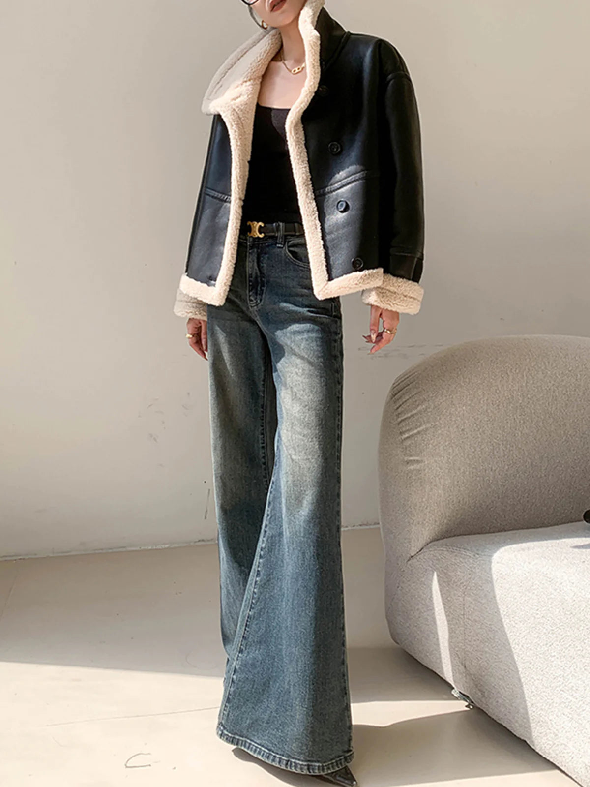 Kunstlederjacke–schwarz–gefüttert–kuschelig–schick–lässig–warme–Option.