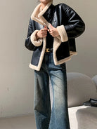 Kunstlederjacke–schwarz–gefüttert–kuschelig–schick–lässig–warme–Option.