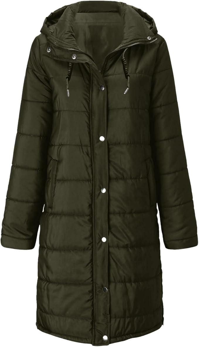 Ein-mittellanger-steppmantel-mit-faux-fellkapuze-und-detailliertem-armdesign,-perfekt-für-modische-und-gemütliche-wintertage.