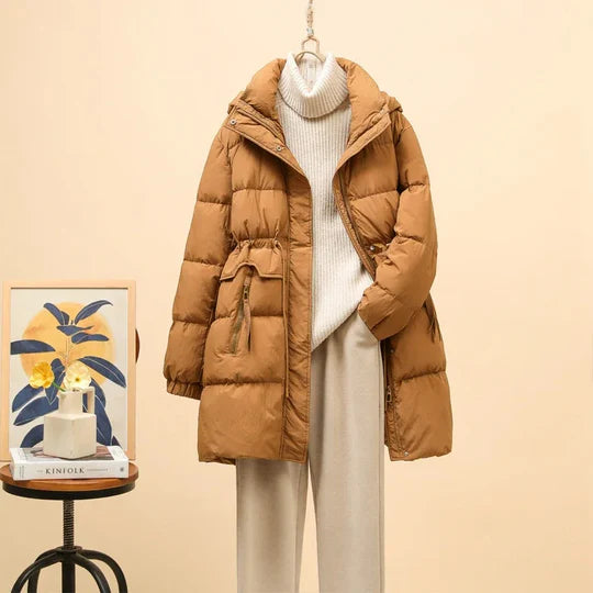 Ein-wattierter-Wintermantel-mit-hohem-Kragen-und-Taschen,-ideal-für-kühle-Tage