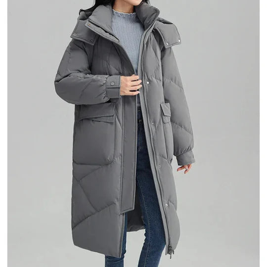 -langer-wattierter-Mantel-mit-Kapuze-und-großen-Taschen,-perfekt-für-kalte-Wintertage