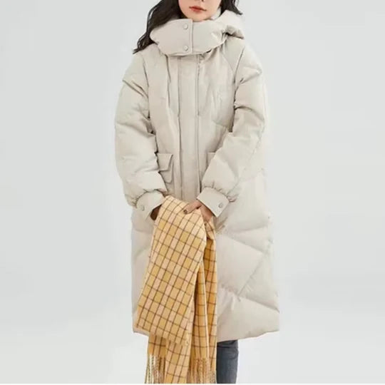 -langer-wattierter-Mantel-mit-Kapuze-und-großen-Taschen,-perfekt-für-kalte-Wintertage