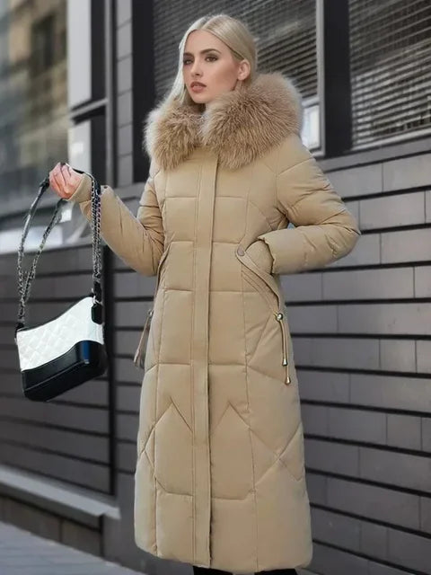 Ein-langer-steppmantel-mit-pelzbesetzter-kapuze,-ideal-für-elegante-und-warme-winteroutfits.