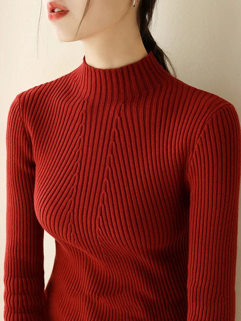 Schlichter-gerippter-Pullover-mit-hohem-Kragen-und-eleganter-Passform,-perfekt-für-einen-stilvollen-und-komfortablen-Winterlook.
