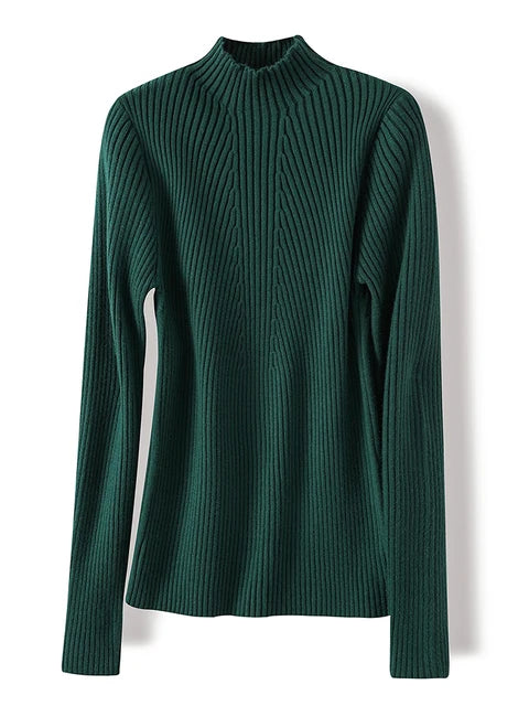 Schlichter-gerippter-Pullover-mit-hohem-Kragen-und-eleganter-Passform,-perfekt-für-einen-stilvollen-und-komfortablen-Winterlook.