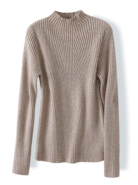 Schlichter-gerippter-Pullover-mit-hohem-Kragen-und-eleganter-Passform,-perfekt-für-einen-stilvollen-und-komfortablen-Winterlook.