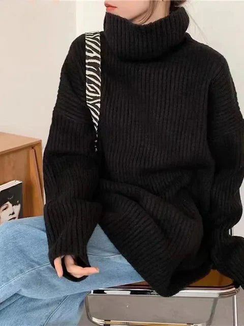 Strickkleid-mit-Rollkragen-und-geripptem-Design,-kombiniert-mit-einem-stilvollen-Gürtel,-perfekt-für-einen-eleganten-und-gemütlichen-Winterlook.