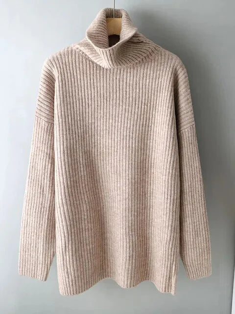Strickkleid-mit-Rollkragen-und-geripptem-Design,-kombiniert-mit-einem-stilvollen-Gürtel,-perfekt-für-einen-eleganten-und-gemütlichen-Winterlook.