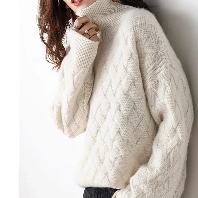 Eleganter-Strickpullover-mit-Rollkragen-und-gewebtem-Muster,-perfekt-für-einen-stilvollen-und-gemütlichen-Winterlook.