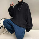 Oversize-Rollkragenpullover-mit-lockerer-Passform-und-gerippten-Säumen,-ideal-für-einen-bequemen-und-lässigen-Winterlook.