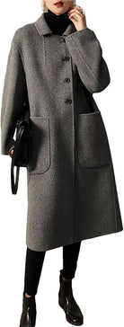 Ein-klassischer-Mantel-mit-einreihiger-Knöpfung-und-großen-Taschen,-ideal-für-einen-minimalistischen-und-eleganten-Look.