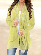 Lila–Weihnachts–Cardigan–Schneeflocken–Muster–bequem–festlich–lässig