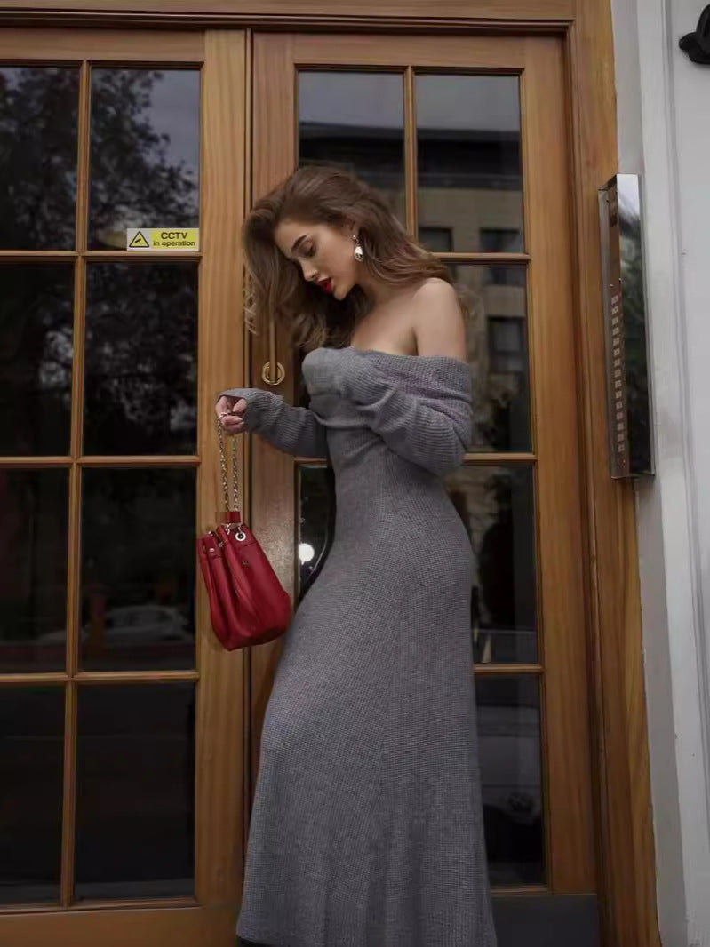 Schulterfreies-maxikleid-aus-strick-mit-langen-ärmeln-und-einem-eleganten-schlichten-Design-für-kühle-tage