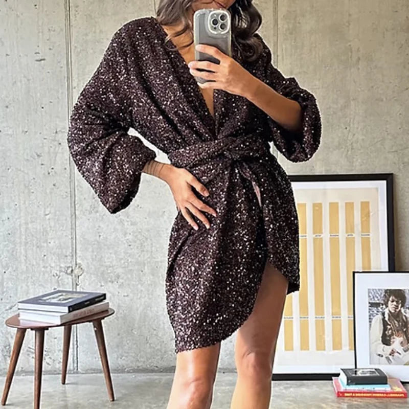 Wickelkleid-mit-langen-ärmeln-paillettenbesatz-und-taillierter-Passform-für-einen-festlichen-Look