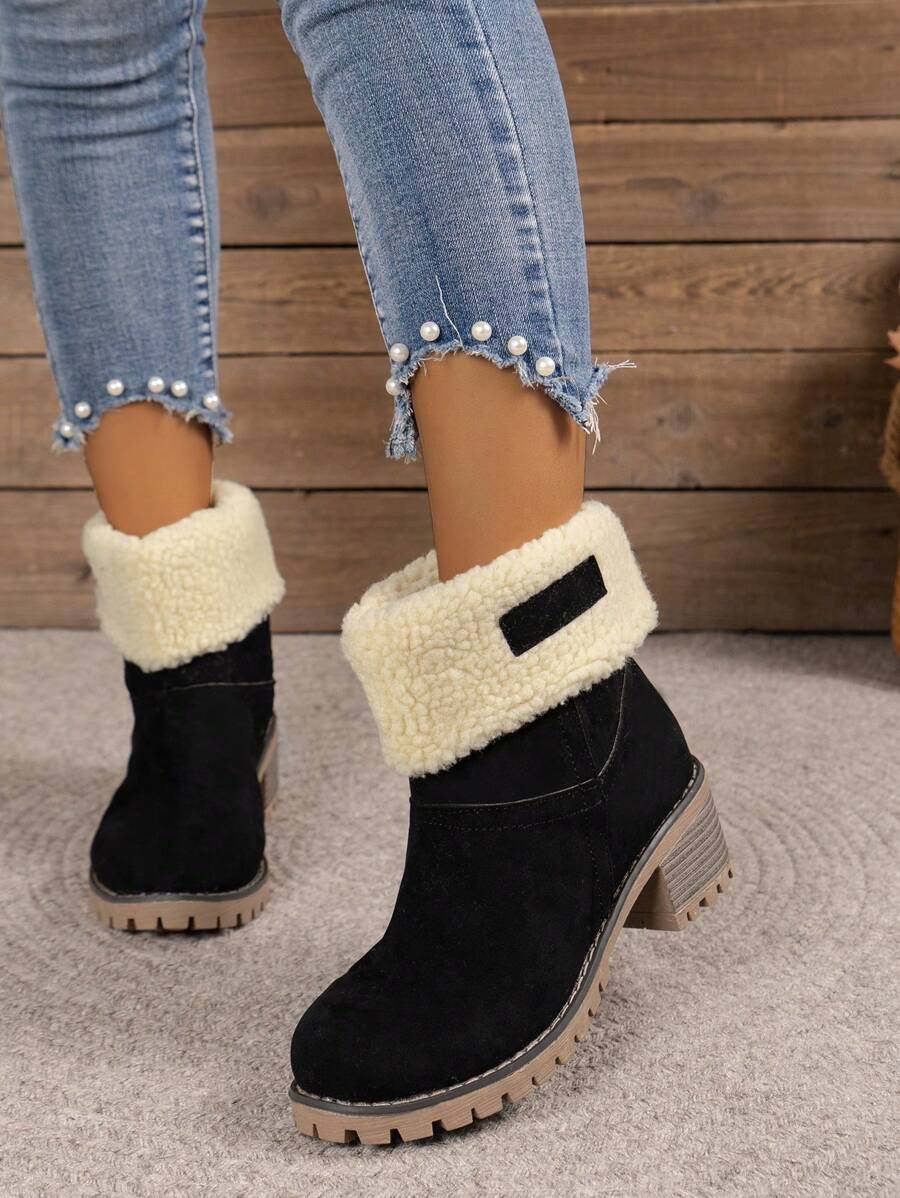 Stiefeletten-mit-warmem-Fellfutter-und-Blockabsatz,-ideal-für-einen-stilvollen-und-wärmenden-Winter-Look.