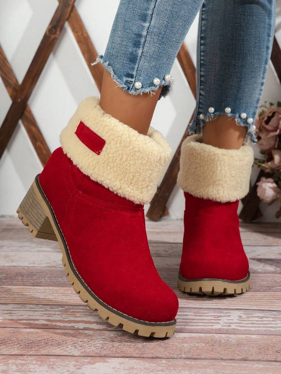 Stiefeletten-mit-warmem-Fellfutter-und-Blockabsatz,-ideal-für-einen-stilvollen-und-wärmenden-Winter-Look.
