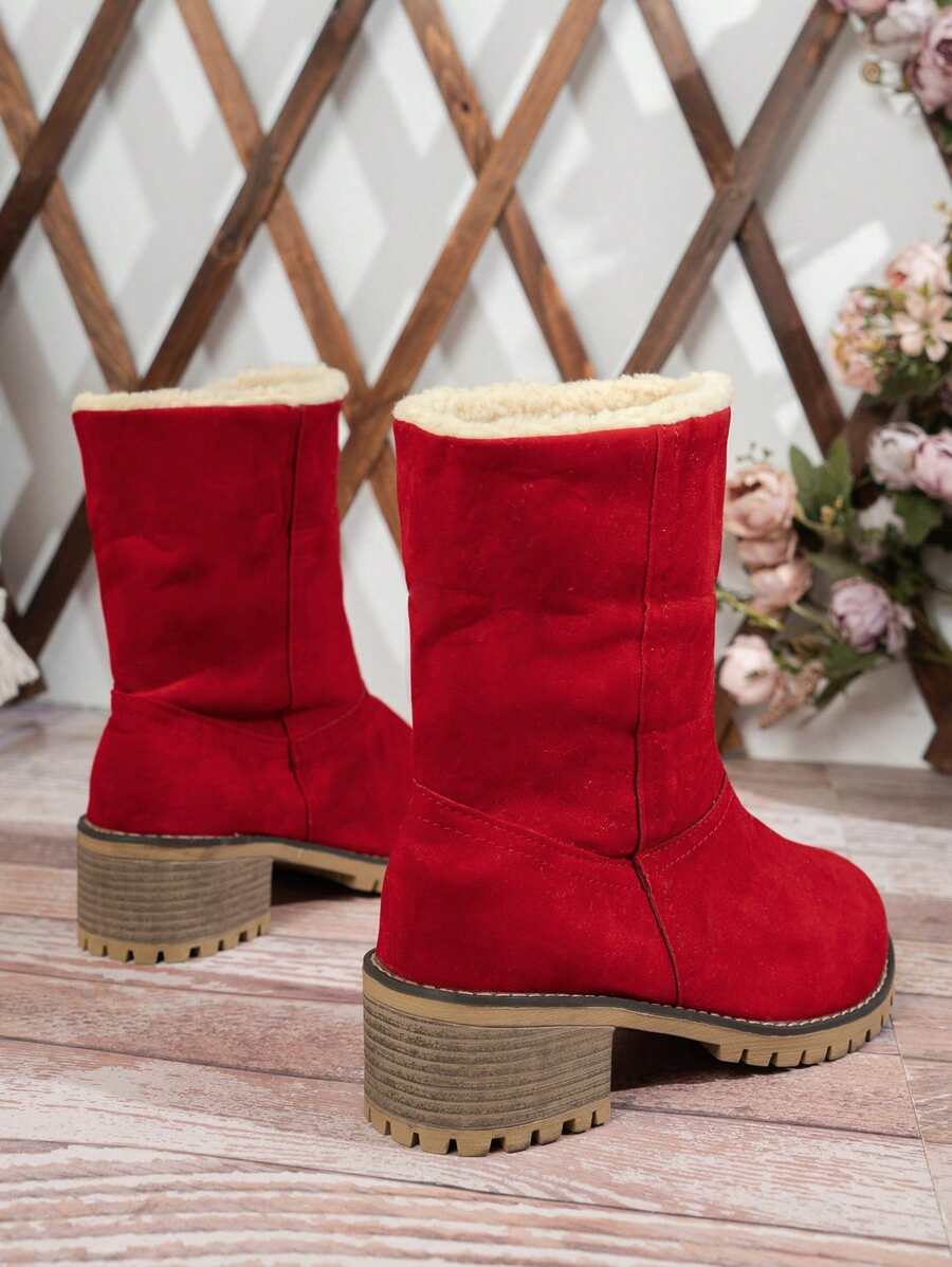 Stiefeletten-mit-warmem-Fellfutter-und-Blockabsatz,-ideal-für-einen-stilvollen-und-wärmenden-Winter-Look.