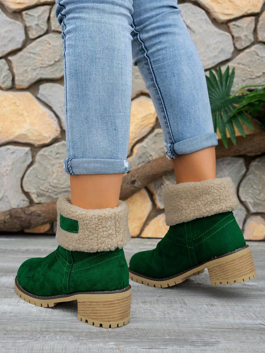 Stiefeletten-mit-warmem-Fellfutter-und-Blockabsatz,-ideal-für-einen-stilvollen-und-wärmenden-Winter-Look.