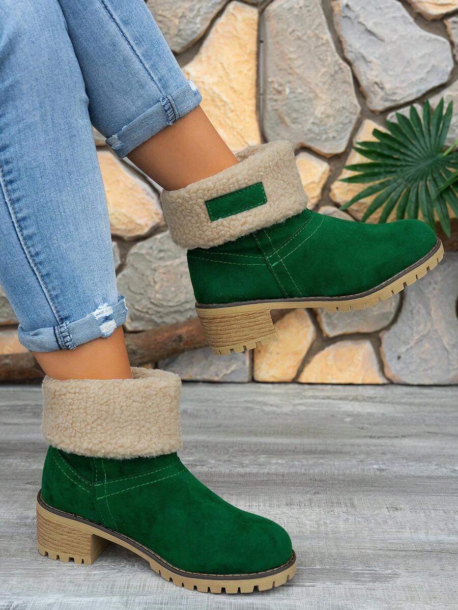 Stiefeletten-mit-warmem-Fellfutter-und-Blockabsatz,-ideal-für-einen-stilvollen-und-wärmenden-Winter-Look.