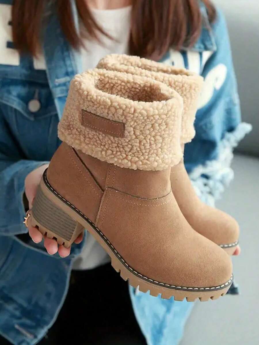 Stiefeletten-mit-warmem-Fellfutter-und-Blockabsatz,-ideal-für-einen-stilvollen-und-wärmenden-Winter-Look.