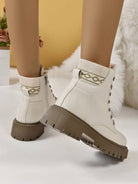 Stylische-Schnürstiefel-mit-seitlichem-Reißverschluss-und-geriffelter-Sohle,-perfekt-für-einen-trendigen-Winterlook.