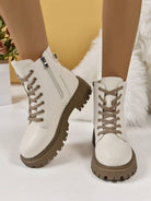 Stylische-Schnürstiefel-mit-seitlichem-Reißverschluss-und-geriffelter-Sohle,-perfekt-für-einen-trendigen-Winterlook.