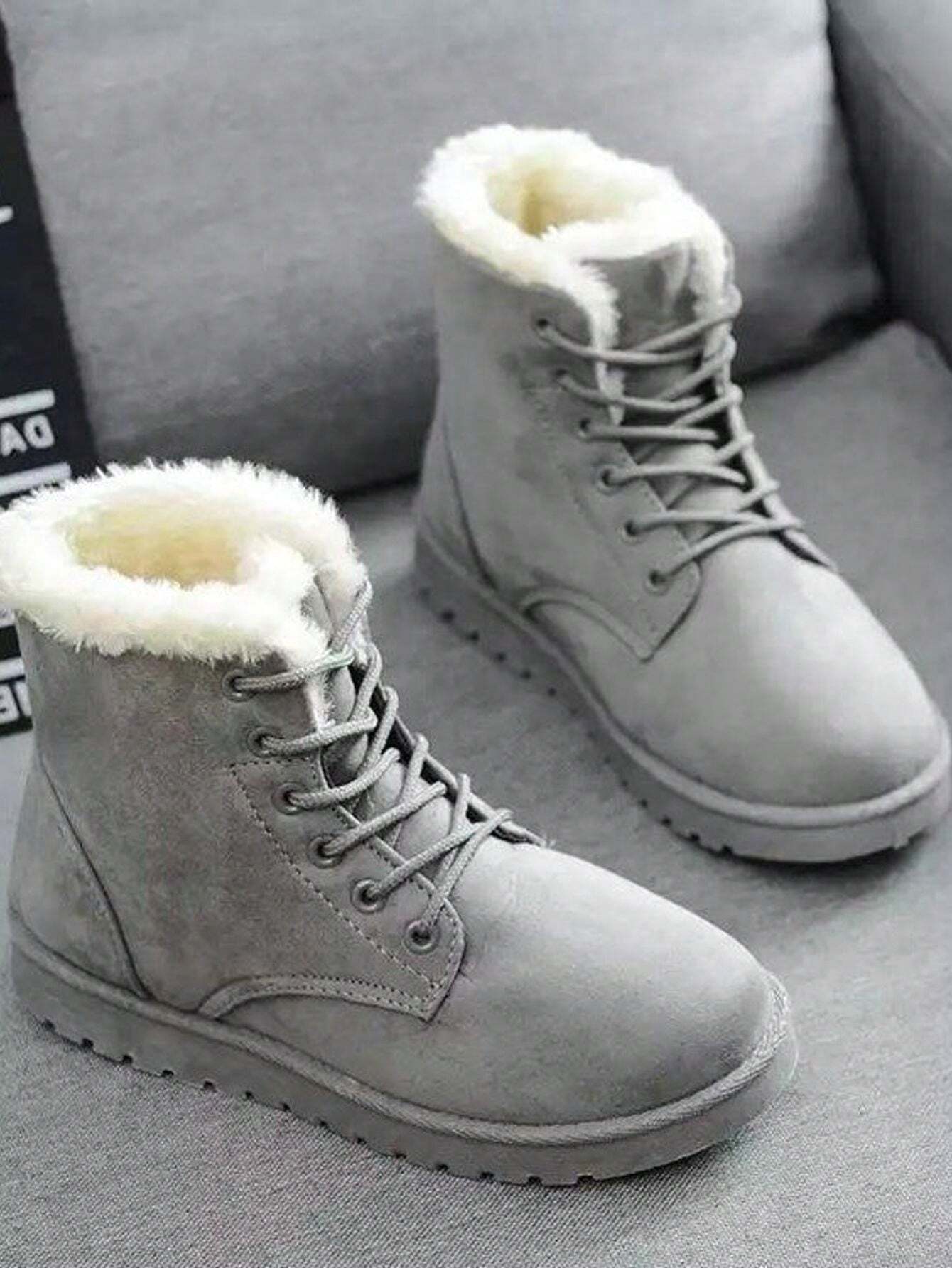 Klassische-Schnürstiefel-mit-weichem-Fellfutter-und-leichter-Profilsohle,-perfekt-für-komfortable-Wärme-im-Winter