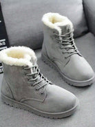 Klassische-Schnürstiefel-mit-weichem-Fellfutter-und-leichter-Profilsohle,-perfekt-für-komfortable-Wärme-im-Winter