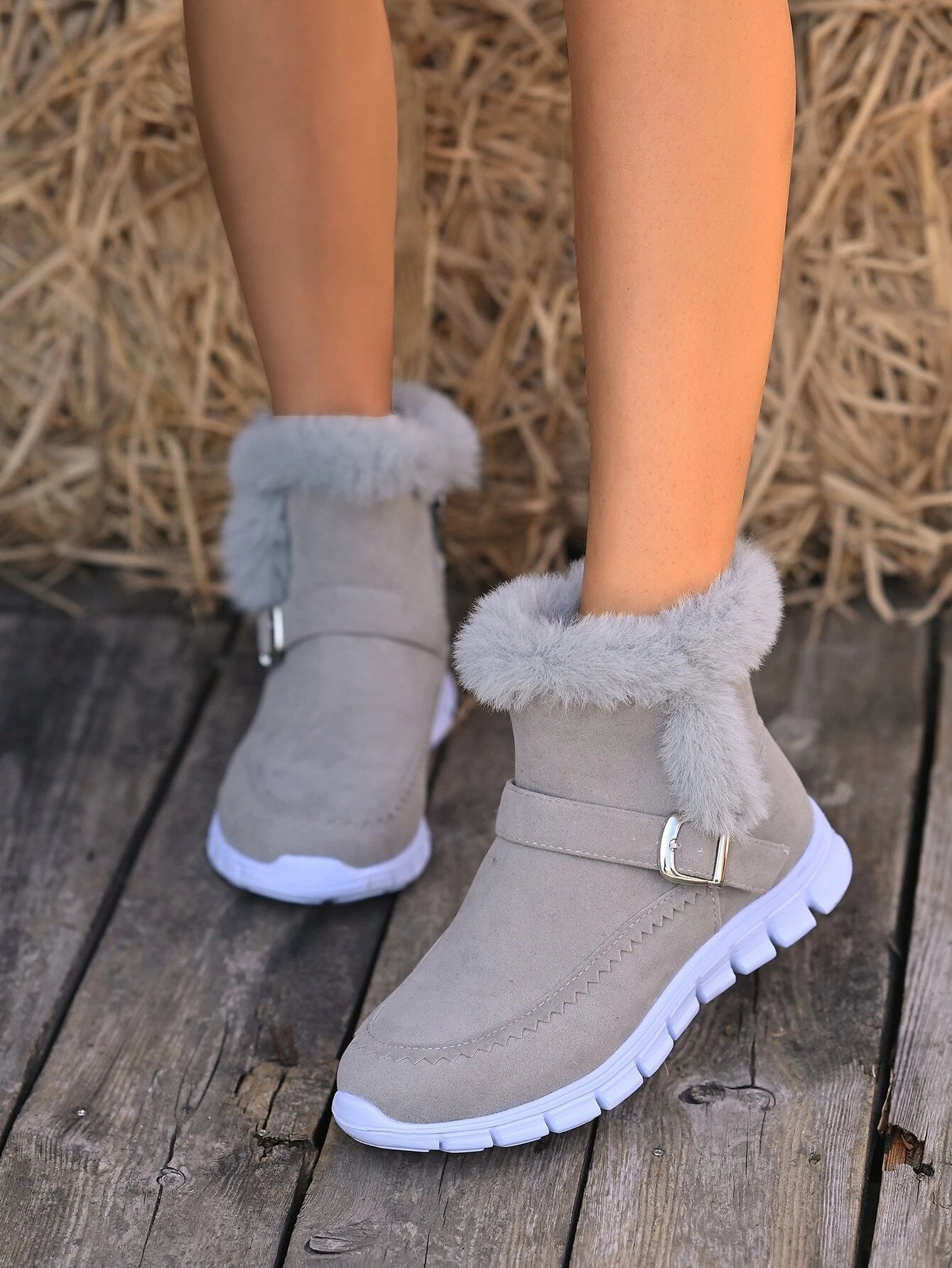 Winterstiefeletten-mit-Kunstfellkragen,-Reißverschluss-und-flexibler-Sohle,-perfekt-für-kalte-Tage