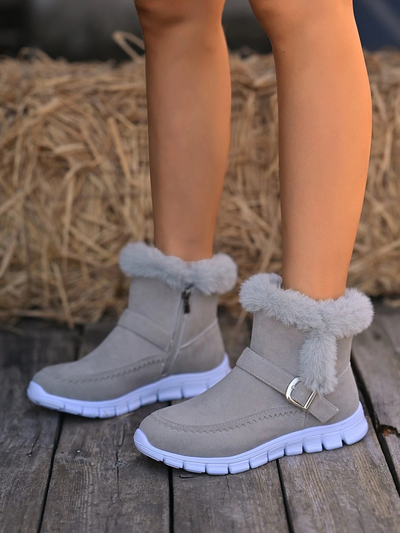 Winterstiefeletten-mit-Kunstfellkragen,-Reißverschluss-und-flexibler-Sohle,-perfekt-für-kalte-Tage