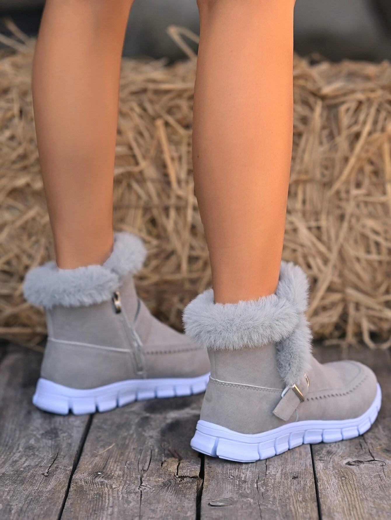 Winterstiefeletten-mit-Kunstfellkragen,-Reißverschluss-und-flexibler-Sohle,-perfekt-für-kalte-Tage