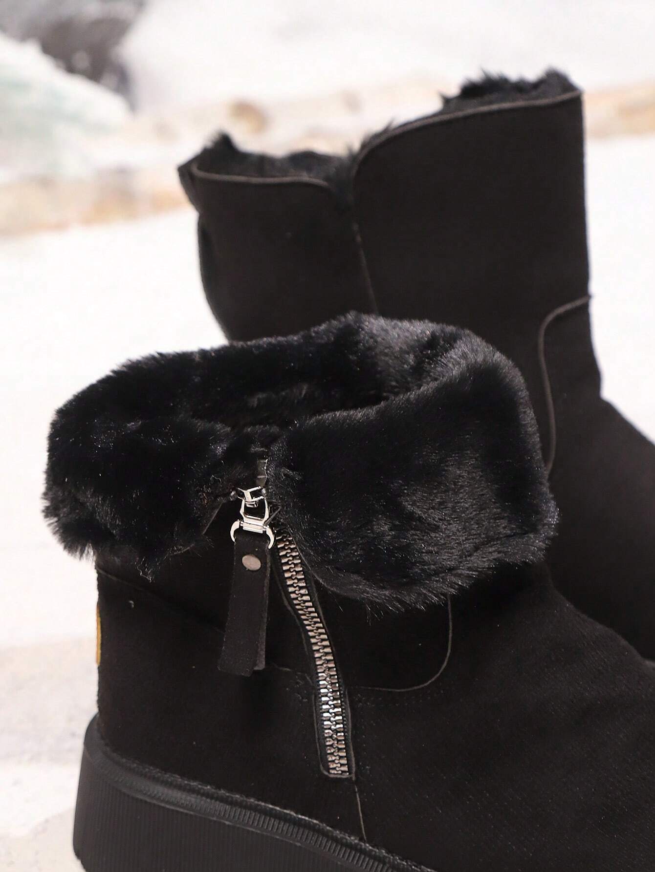 Winterstiefel-mit-weichem-Fellfutter,-seitlichem-Reißverschluss-und-robuster-Profilsohle,-ideal-für-kalte-Tage-und-schneereiches-Wetter