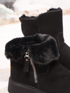 Winterstiefel-mit-weichem-Fellfutter,-seitlichem-Reißverschluss-und-robuster-Profilsohle,-ideal-für-kalte-Tage-und-schneereiches-Wetter