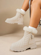Steppstiefeletten-mit-weichem-Kunstfellkragen,-seitlichem-Reißverschluss-und-robuster-Profilsohle,-ideal-für-einen-eleganten-und-warmen-Winterlook.